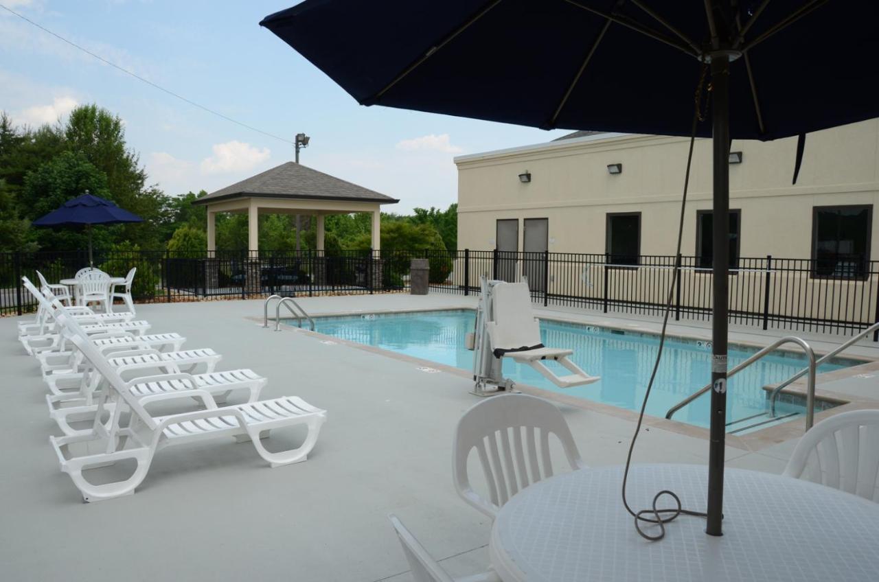 Baymont By Wyndham Clarksville Exterior foto
